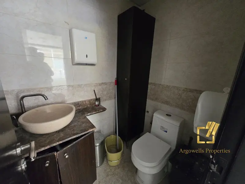 Fully Fitted | Chiller Free | Ready to Move