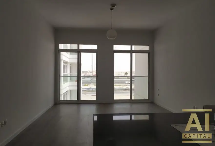 Modern Unit | Unfurnished Studio | Fitted Kitchen