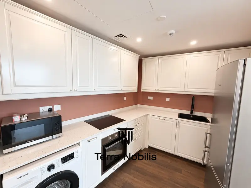Sea view 1BR | Designer Renovation