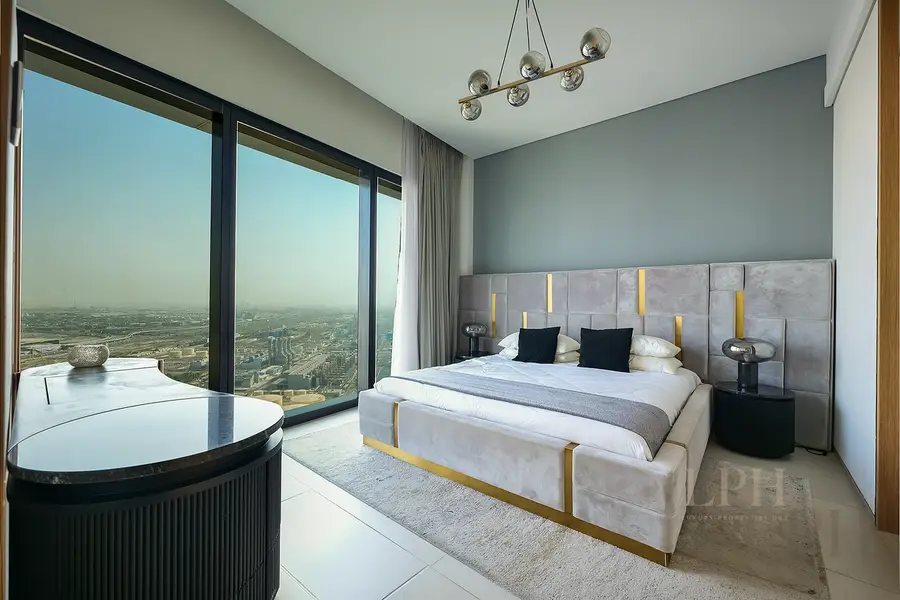 Luxury Living | Vacant | Full Furnished