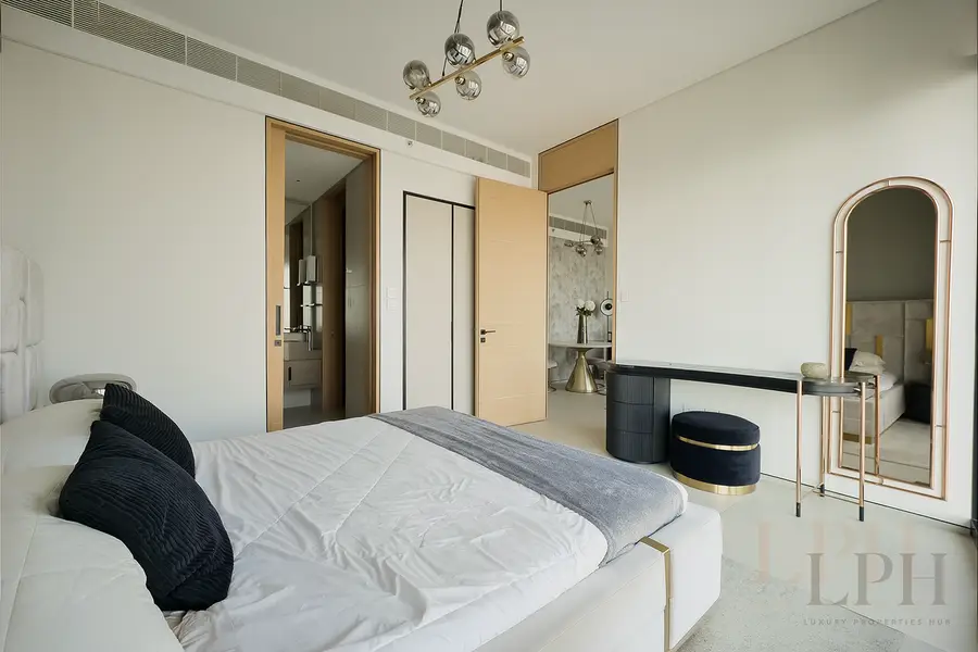 Luxury Living | Vacant | Full Furnished
