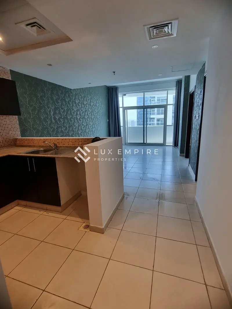 1BR Apartment | Royal Residence 1 | Balcony & Pool Access