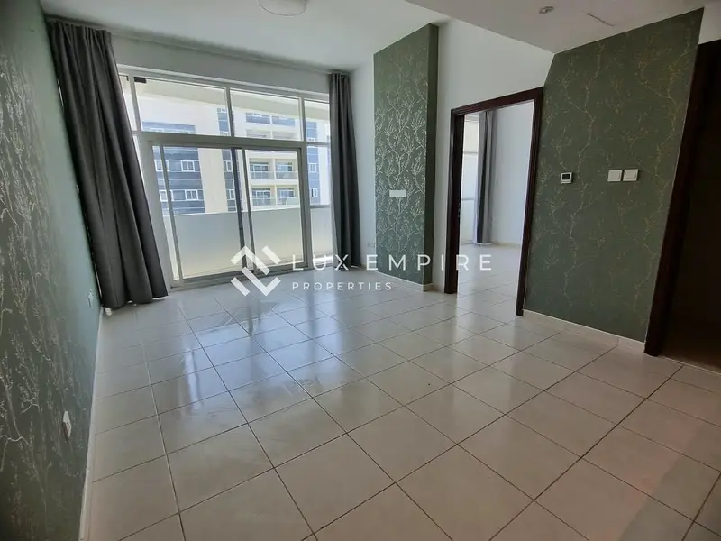 1BR Apartment | Royal Residence 1 | Balcony & Pool Access
