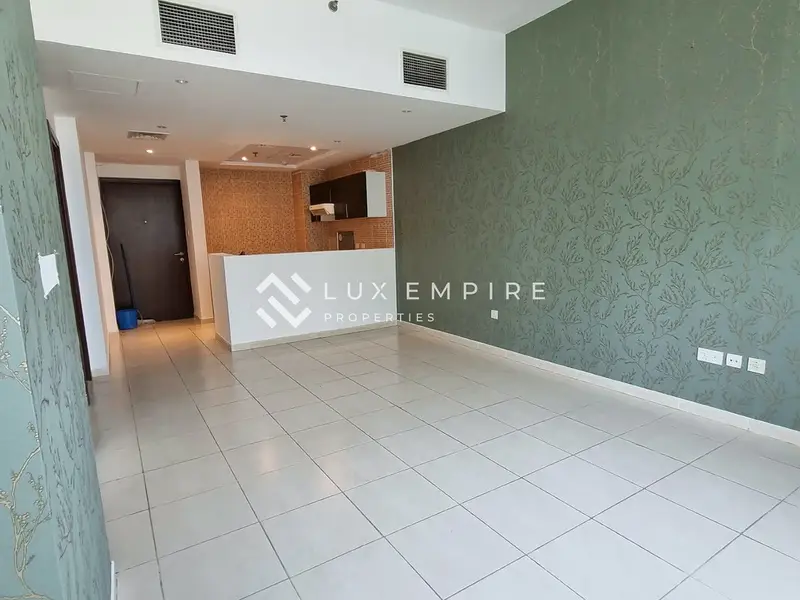1BR Apartment | Royal Residence 1 | Balcony & Pool Access