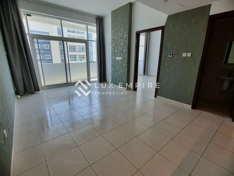 1BR Apartment | Royal Residence 1 | Balcony & Pool Access