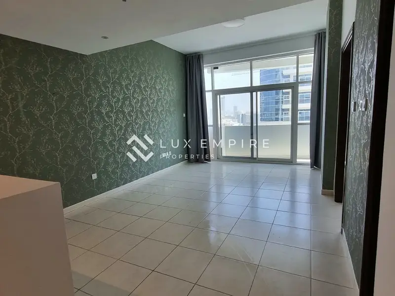 1BR Apartment | Royal Residence 1 | Balcony & Pool Access