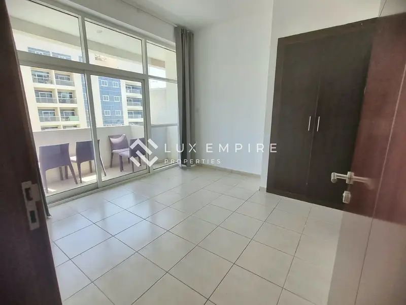 1BR Apartment | Royal Residence 1 | Balcony & Pool Access