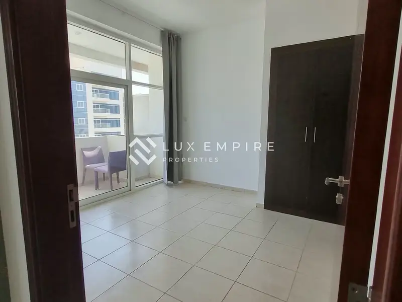1BR Apartment | Royal Residence 1 | Balcony & Pool Access