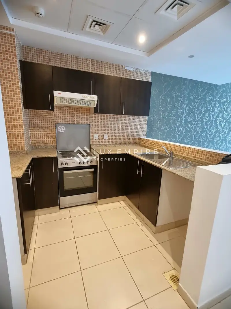 1BR Apartment | Royal Residence 1 | Balcony & Pool Access