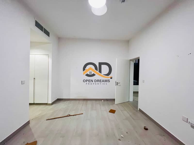 6 81000fd6-b865-4696-afdb-575dd5e744df. jpg
