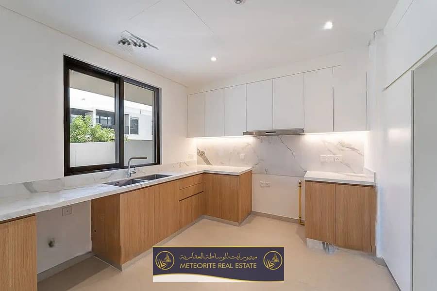 2 Kitchen Villa 48 Jabal Ali Village (2). jpg