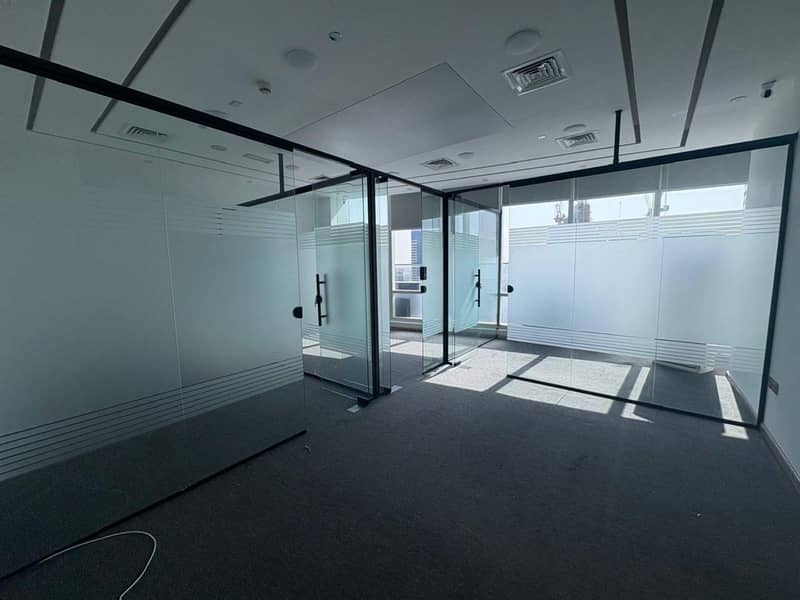 4 Image 0