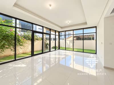 تاون هاوس 3 غرف نوم للايجار في داماك هيلز، دبي - Sunlit Minimalist Courtyard Living Space. png تاون هاوس 3 غرف نوم للايجار في داماك هيلز، دبي - Sunlit Minimalist Courtyard Living Space. png