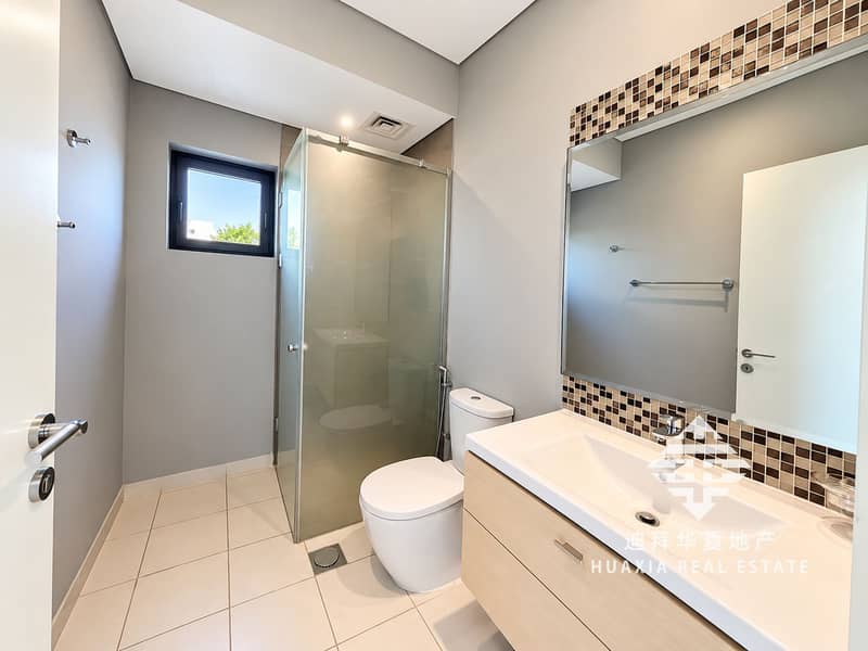 14 Bright Modern Bathroom Interior. png
