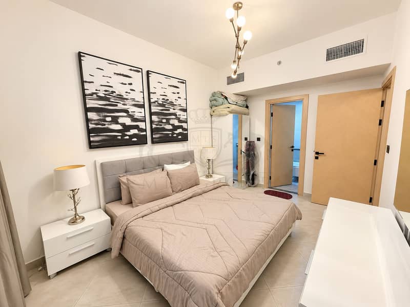 7 Warm Modern Minimalist Bedroom. png