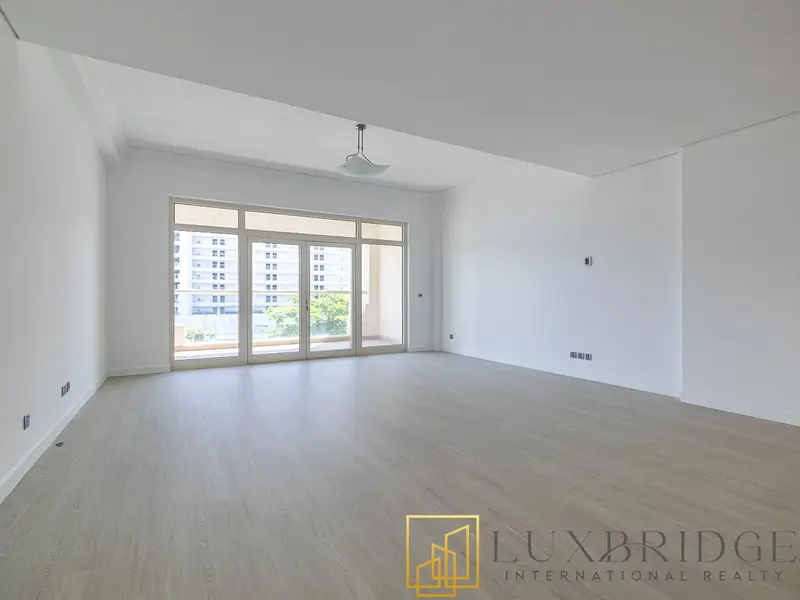 Spacious 1 Bedroom | Sea View | Unfurnished