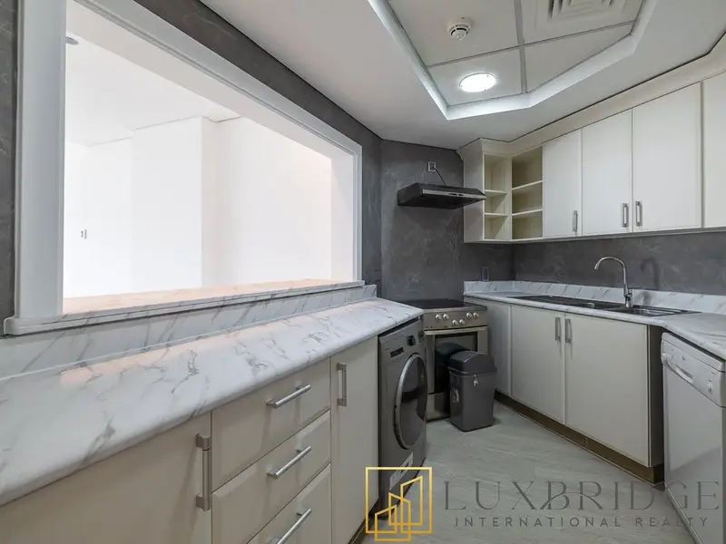 Spacious 1 Bedroom | Sea View | Unfurnished