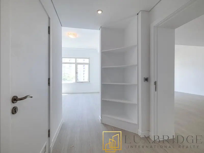 Spacious 1 Bedroom | Sea View | Unfurnished