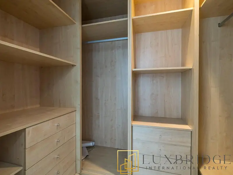 Spacious 1 Bedroom | Sea View | Unfurnished