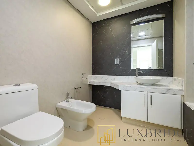 Spacious 1 Bedroom | Sea View | Unfurnished