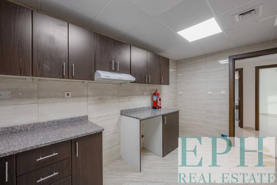 12 Kitchen Hallway. jpg