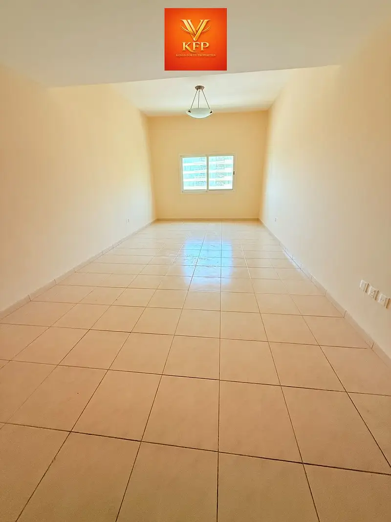 3BHK AVAILABLE BIG SIZE PRIME LOCATION NEAR TO METRO STATION READY TO MOVE