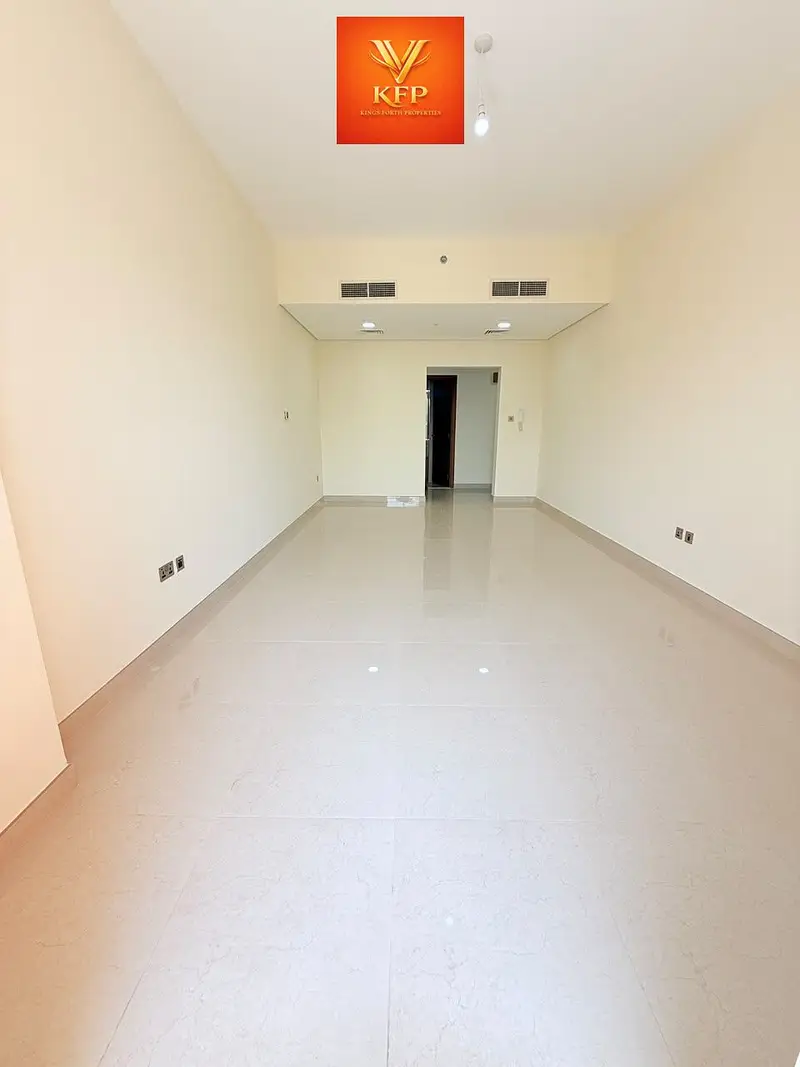 3BHK AVAILABLE BIG SIZE PRIME LOCATION NEAR TO METRO STATION READY TO MOVE