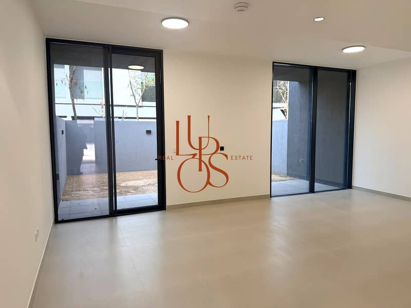 Lupos_Photo_02. jpg Lupos_Photo_02. jpg