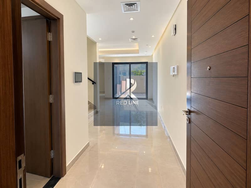 3 Modern Sunlit Entryway Corridor. png