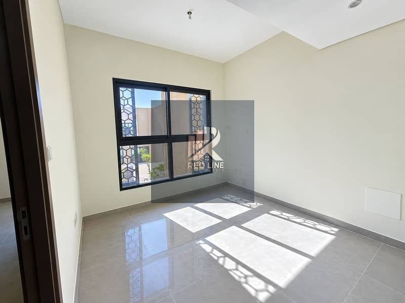 4 Sunlit Minimal Room. png