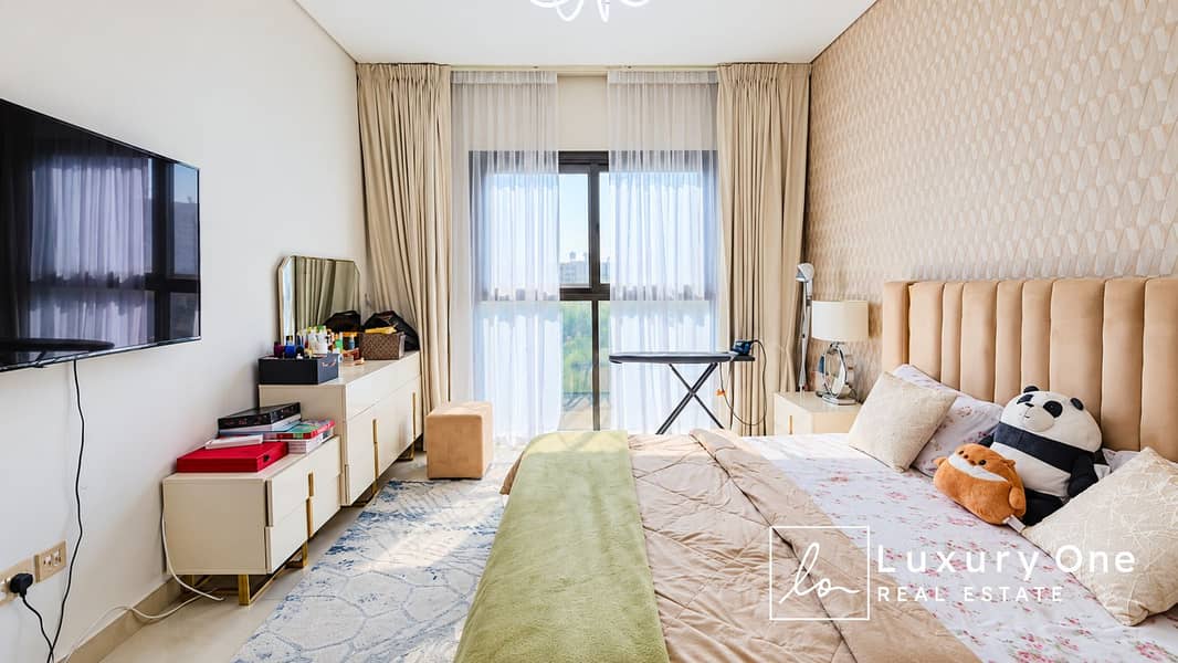 6 Bright Contemporary Bedroom Retreat. png
