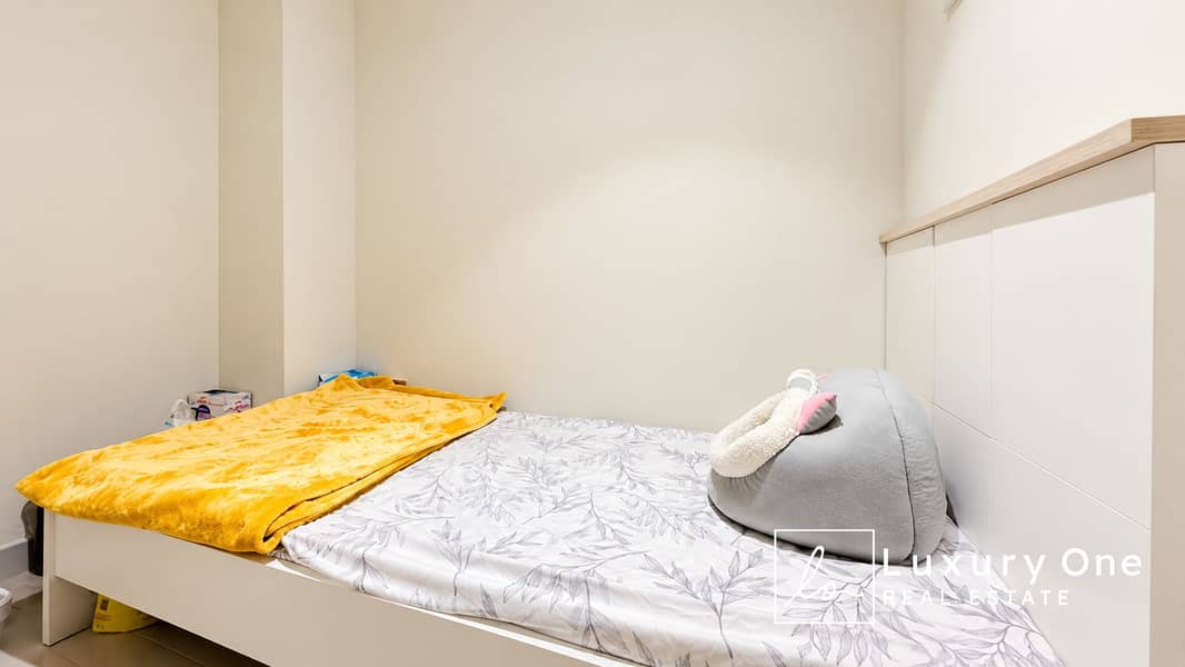 11 Cozy Minimal Bedroom with Mustard Throw. png