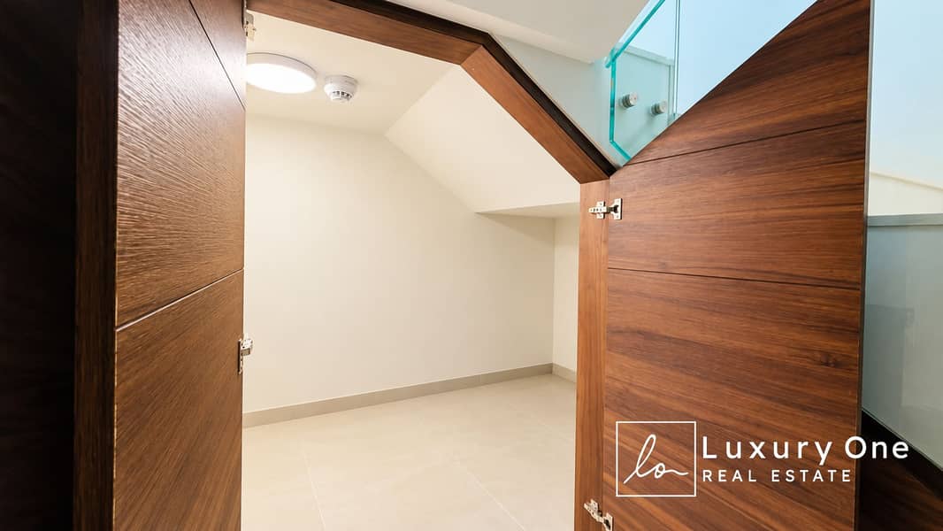 15 Minimalist Under-Stair Storage Interior. png