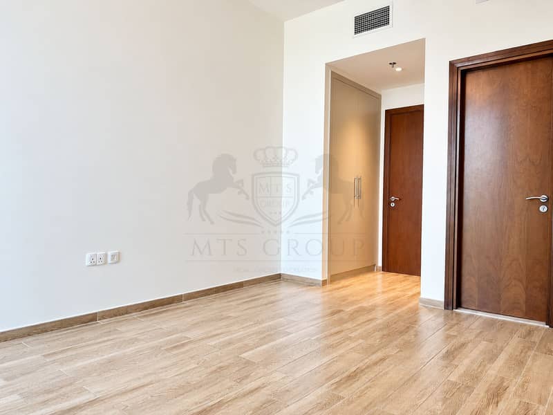 5 Bright Minimalist Apartment Interior. png