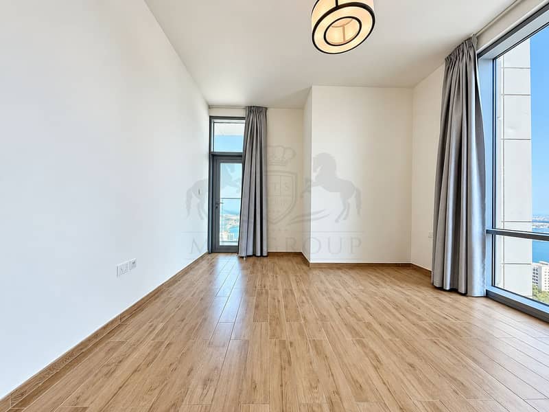 7 Bright Minimalist Room with City Views. png