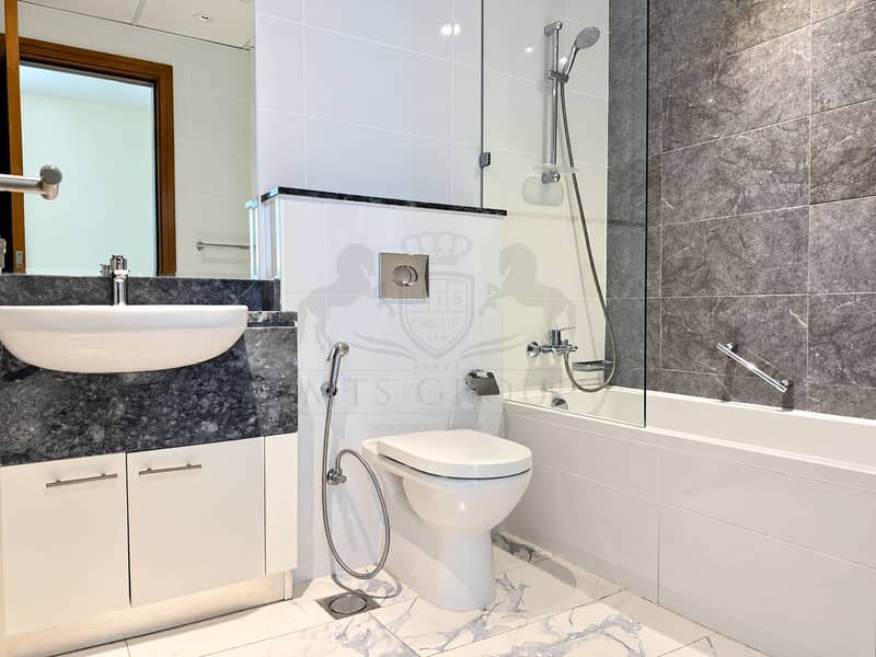 17 Modern Marble Bathroom Interior. png