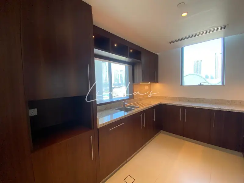 Burj Khalifa View | Well maintained | Unfurnished