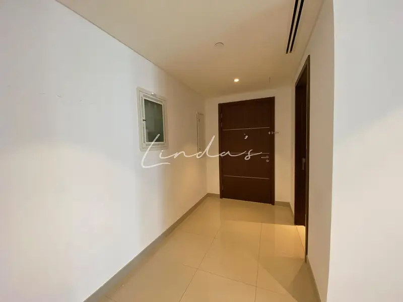 Burj Khalifa View | Well maintained | Unfurnished