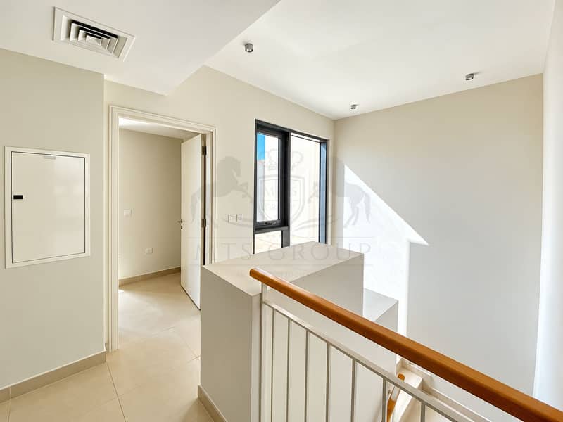 12 Sunlit Modern Stair Landing. png