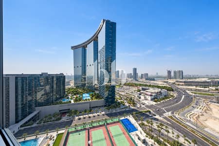 2 Bedroom Apartment for Sale in Al Reem Island, Abu Dhabi - Cleandaylightcityskylinethroughglass