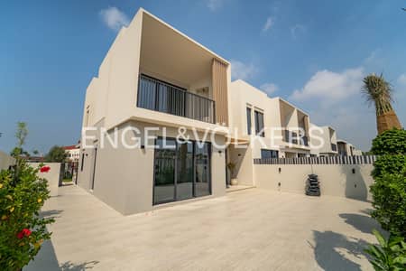 4 Bedroom Townhouse for Sale in Jebel Ali Village, Dubai - Large Corner Unit | Upgraded | Single Row 4 Bedroom Townhouse for Sale in Jebel Ali Village, Dubai - Large Corner Unit | Upgraded | Single Row