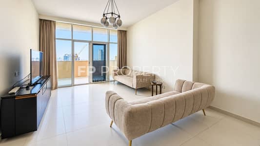 3 Schlafzimmer Wohnung zum Miete in Jumeirah Village Circle (JVC), Dubai - Modern Living Room with City Views. png 3 Schlafzimmer Wohnung zum Miete in Jumeirah Village Circle (JVC), Dubai - Modern Living Room with City Views. png