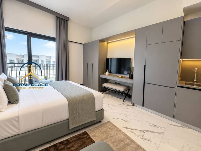 3 Modern Hotel-Style Studio Retreat (1). png