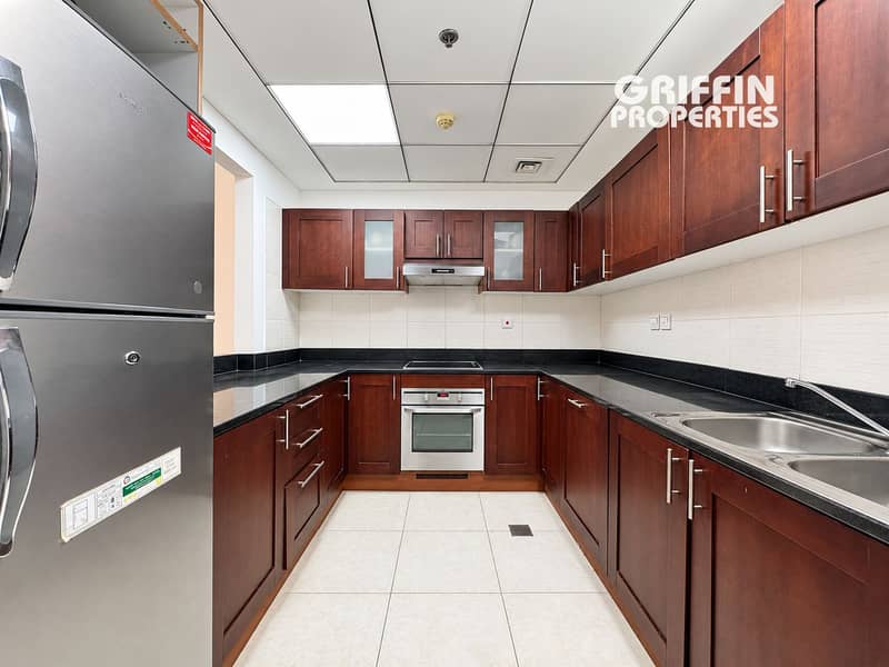 7 Bright, Tidy Rental Kitchen-2. png