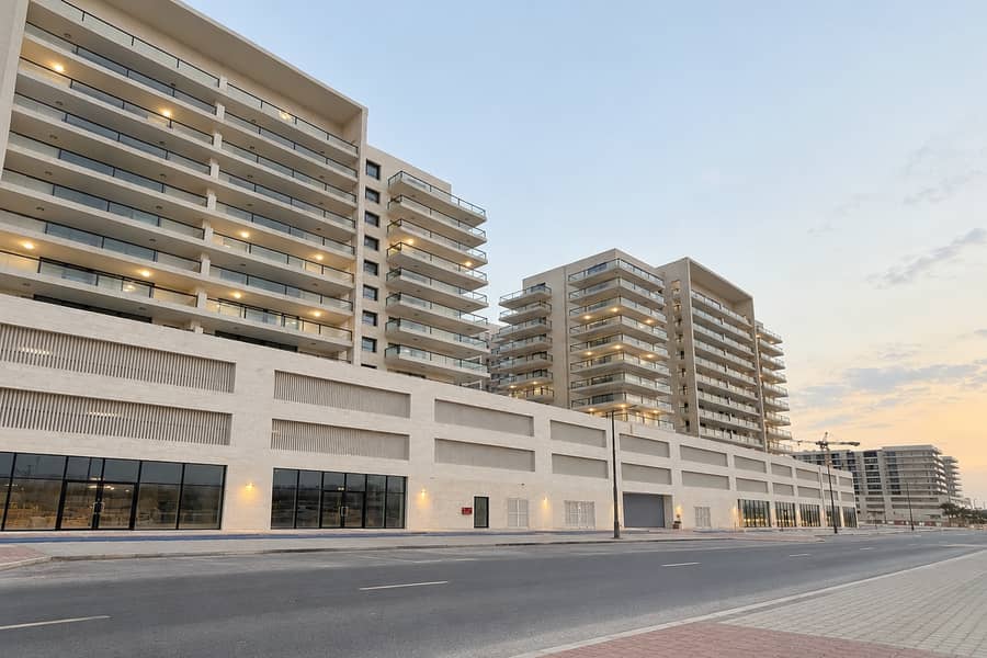 Corner Unit | Closed Kitchen | With Maid's Room Corner Unit | Closed Kitchen | With Maid's Room