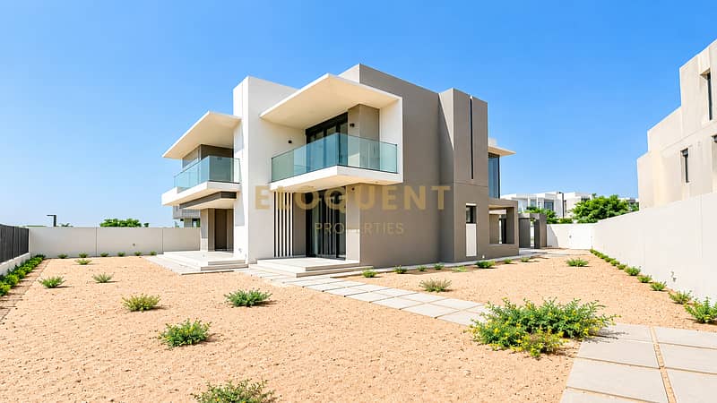 13 Modern Desert Villa with Glass Balconies. png