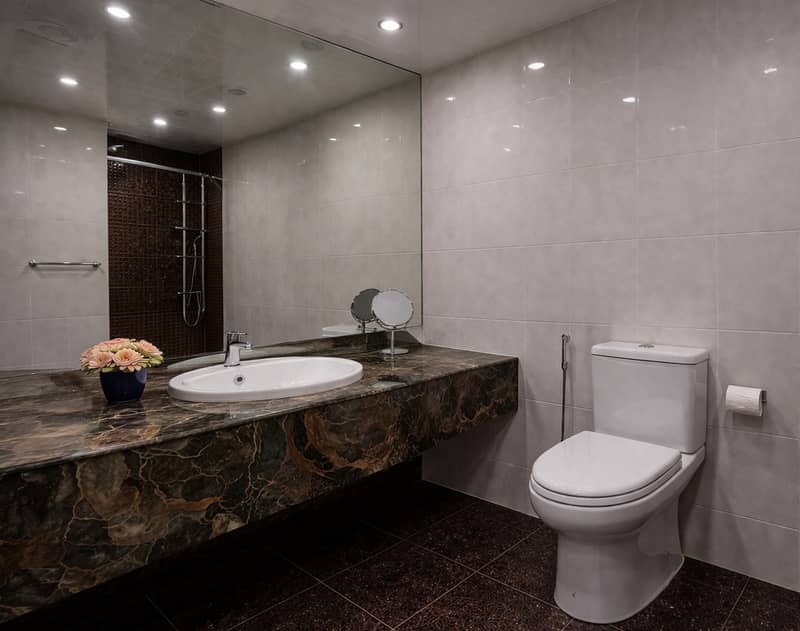 7 Toilet. jpg