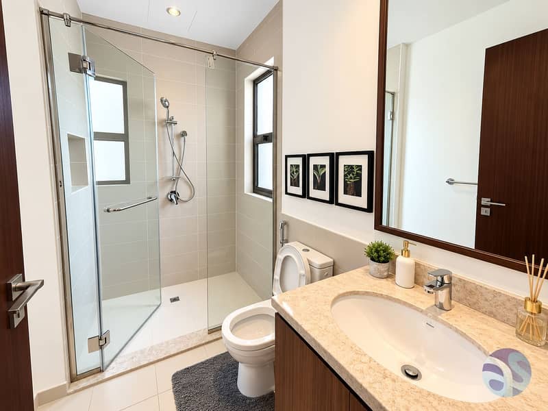 16 Modern Beige-Toned Bathroom Retreat. png
