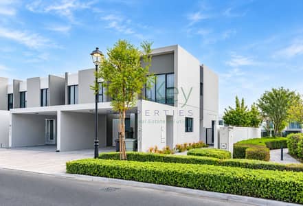 Townhouse de 4 chambres à à vendre à Villanova, Dubai - Modern Townhouse Row with Landscaped Hedges. png Townhouse de 4 chambres à à vendre à Villanova, Dubai - Modern Townhouse Row with Landscaped Hedges. png