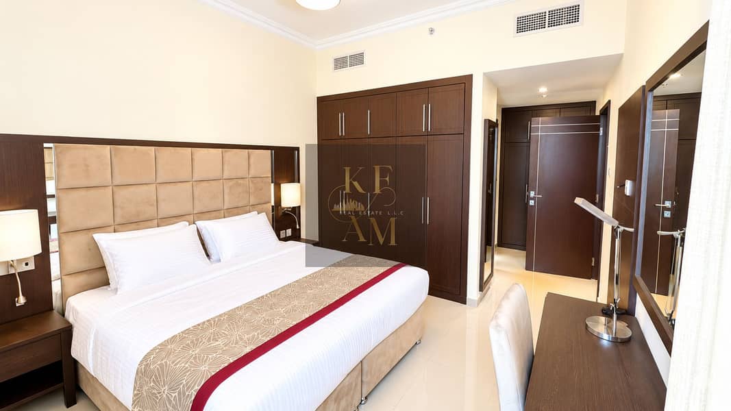 7 Modern Hotel-Style Bedroom Retreat. png